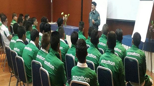 Director técnico de Bolivia encomendó a jefe militar dar charla motivacional al plantel