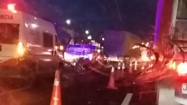 Colisión frontal de dos camiones en General Velásquez dejó tres heridos