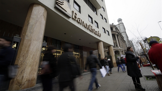 Economista por bono BancoEstado: Gobierno le hizo pagar la cuenta a Guillermo Larraín