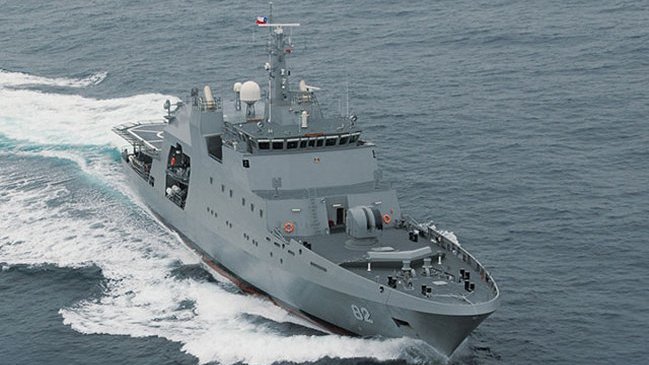 Armada rescató a cuatro tripulantes peruanos en Iquique