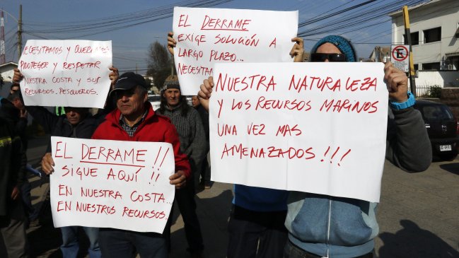 Pescadores de Quintero anunciaron demanda civil a un año del derrame de petróleo