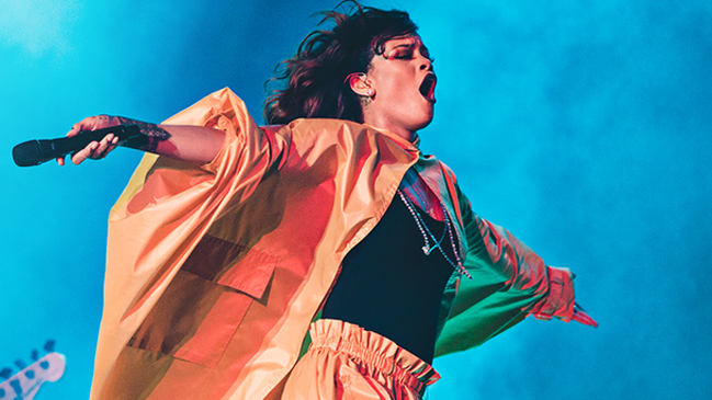 Rihanna arriba a Chile y prepara su debut