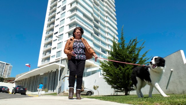 Mujer agredida en ascensor interpuso una querella aludiendo a Ley Zamudio