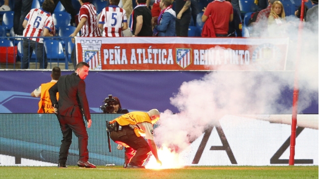 Benfica dio disculpas por lanzamiento de bengalas en el 