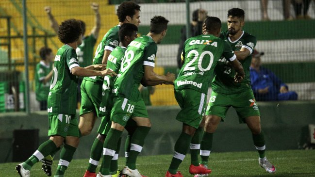 Chapecoense y Defensor Sporting avanzaron a cuartos de final de la Copa Sudamericana