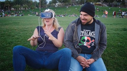   La reacción de un grupo de personas al ver pornografía en realidad virtual 