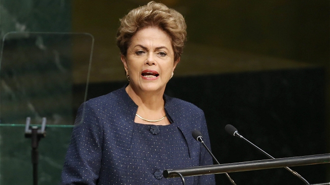 Dilma Rousseff eliminó ocho ministerios para enfrentar crisis política