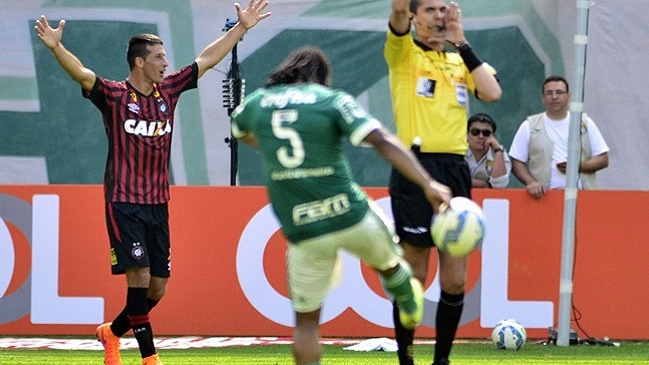 Christian Vilches jugó en nueva caída de Atletico Paranaense por el Brasileirao