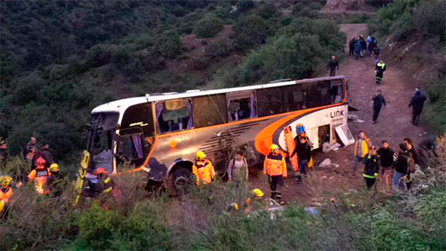 O'Higgins: Fatal accidente en Carretera del Cobre involucró a bus con trabajadores