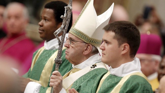 Papa inauguró el Sínodo para la familia donde se abordará divorcio y homosexualidad