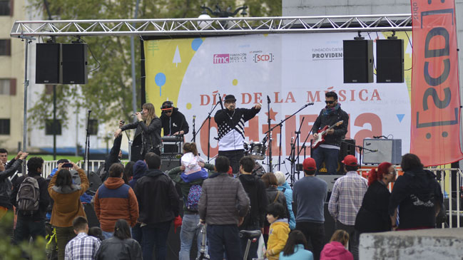 Miles de personas disfrutaron del Día de la música chilena
