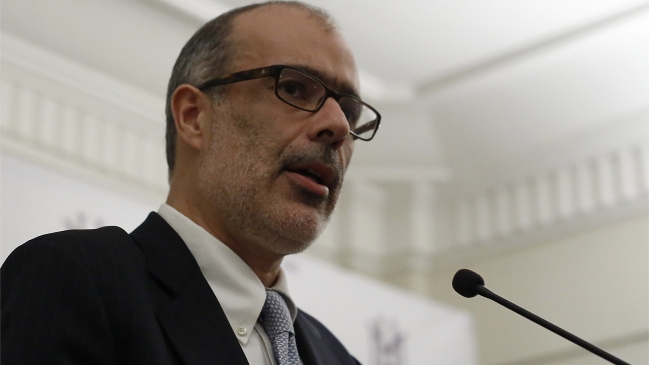 Ministro Valdés reconoció que dar más gratuidad 