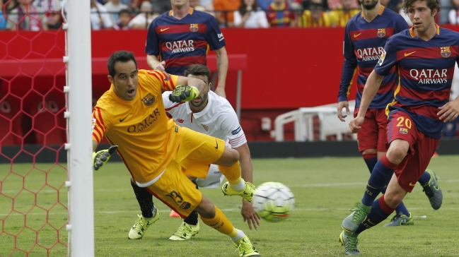 Claudio Bravo llegó a Chile para duelos clasificatorios