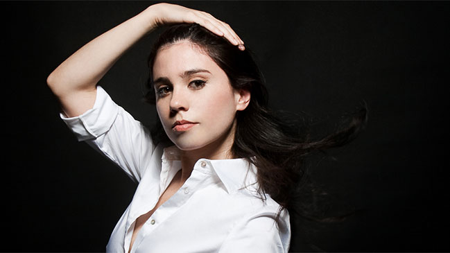 Javiera Mena busca bailarinas para su gira por Chile