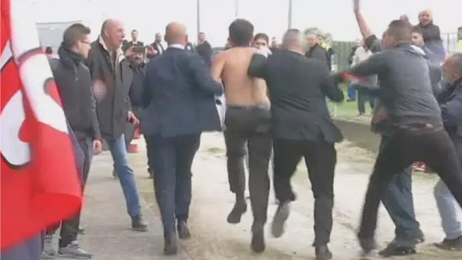 Trabajadores de Air France agredieron a directivos cuando anunciaban despidos