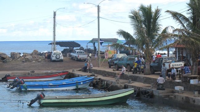 Gobierno y autoridades locales acuerdan crear área marina protegida en Isla de Pascua