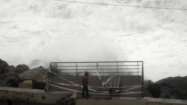 Armada advierte marejadas para costas e islas chilenas