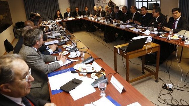 CRUCh y Mineduc sostienen reunión informativa sobre financiamiento 2016