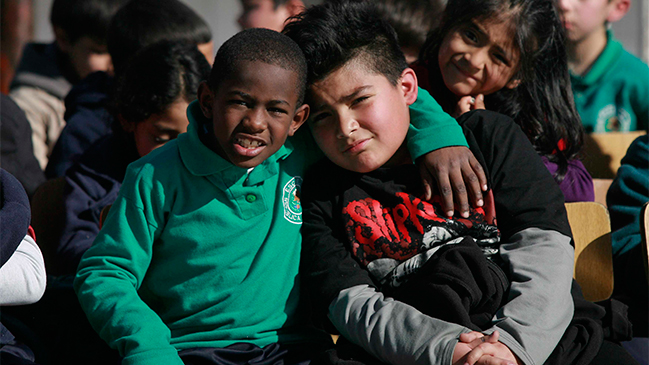 Encuesta Cooperativa: Inmigrantes merecen mismos derechos que chilenos