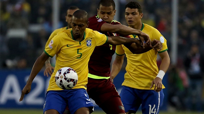 Fernandinho: Sería bueno estrenarnos con una victoria en casa de Chile