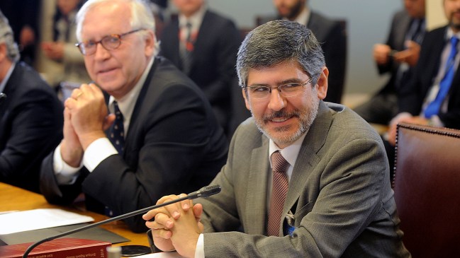 Gobierno busca más plazo para negociar votos para candidato a contralor