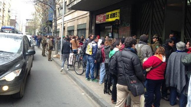 Paro Registro Civil: Funcionarios marchan y usuarios acamparon por obtener un número