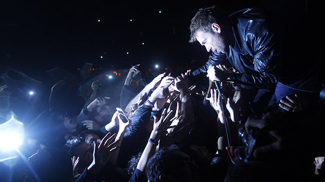 Blur deleitó a casi 10 mil fanáticos en su regreso a Chile