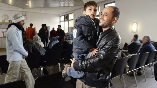Alemania estima que atender a refugiados costará 15.000 millones de euros