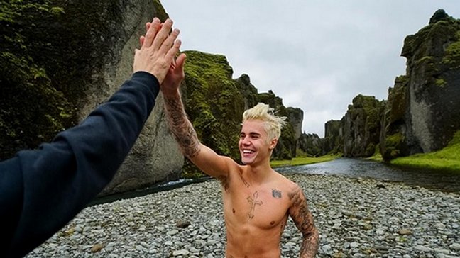 Desnudo frontal de Justin Bieber da la vuelta al mundo