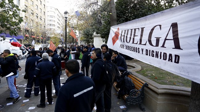 Trabajadores llegaron a acuerdo con Express de Santiago y pusieron fin a la huelga