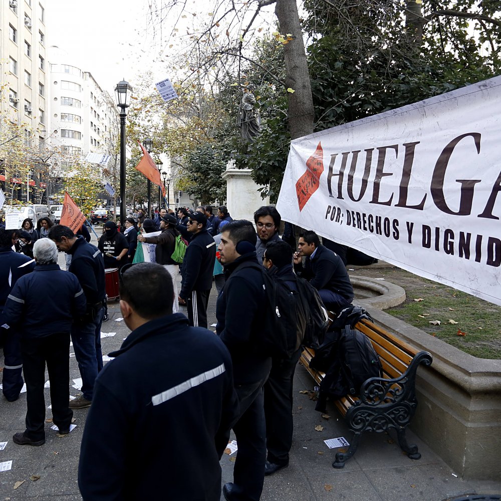 Trabajadores llegaron a acuerdo con Express de Santiago y pusieron fin a la huelga