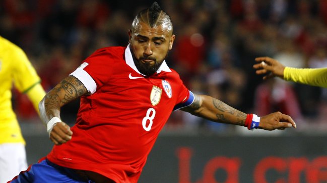 Arturo Vidal evidenció molestia física en práctica matinal