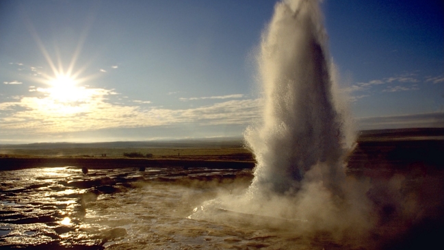 Mujer belga permanece en riesgo vital tras caer a géiser en El Tatio
