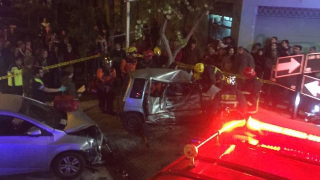 Violenta colisión dejó a una mujer fallecida en Santiago