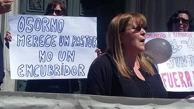 Nueva protesta contra obispo de Osorno: Estamos muy dolidos por dichos del Papa