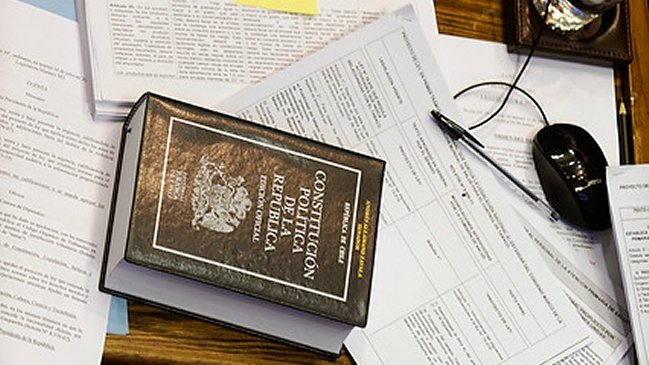 Oposición acusa al Gobierno de improvisar la reforma constitucional