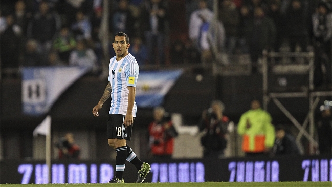 Martino sostuvo que Tevez no juega como Messi ni cumple su función en Argentina