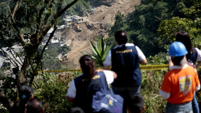 Guatemala suspendió búsqueda de desaparecidos tras alud que dejó 280 muertos