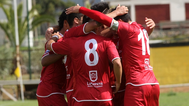 La Serena apabulló a Everton y escaló al tercer puesto en la Primera B