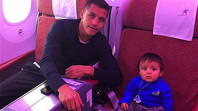 Alexis regresó a Londres ya pensando en Arsenal