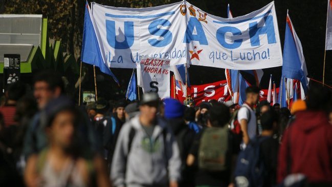 Estudiantes marchan este jueves por el centro de Santiago
