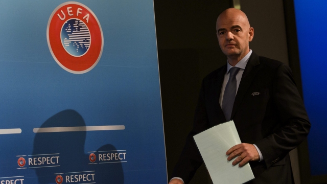 UEFA pidió no postergar elección de presidente de FIFA y brindó apoyo total a Michel Platini