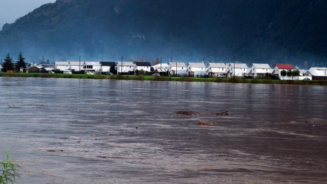 Familias en Petorca quedaron aisladas tras crecida de río por lluvias