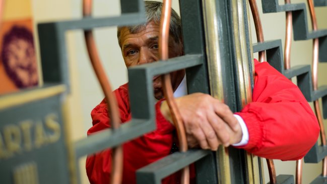 Alcalde de Cerro Navia se tomó las dependencias del Minsal