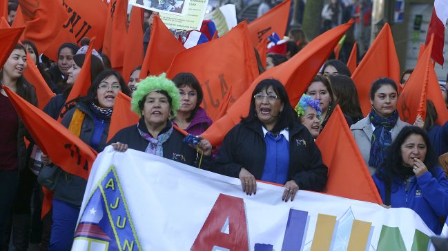 División entre trabajadores de la Junji por paro de esta semana