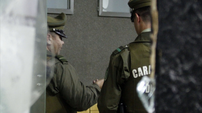 Delincuentes usaron destornilladores para asaltar servicentro en Lo Barnechea