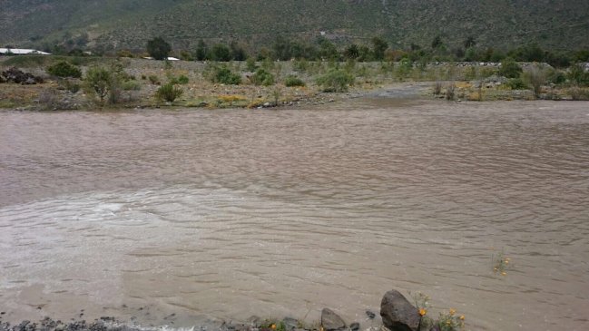 Cerca de 70 familias están aisladas tras crecida del río Petorca en Valparaíso