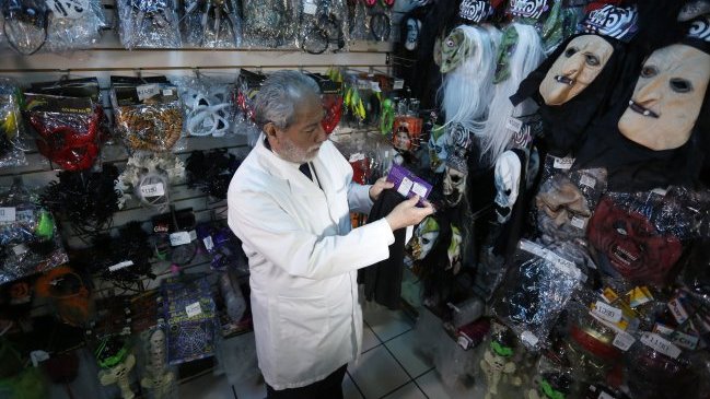 Autoridades de Salud fiscalizaron disfraces de Halloween