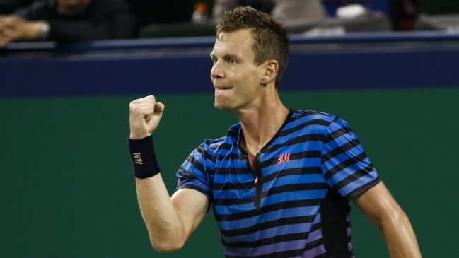 Tomas Berdych pasó con solidez a los cuartos de final en Estocolmo