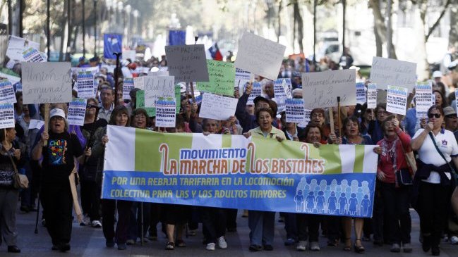 Diputados piden incrementar pensiones y rebajar tarifa de transporte público a adultos mayores